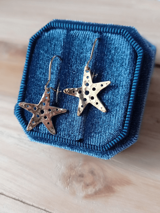 Boucles d&#039;oreilles dormeuses et étoiles de mer - collection d&#039;été mer
