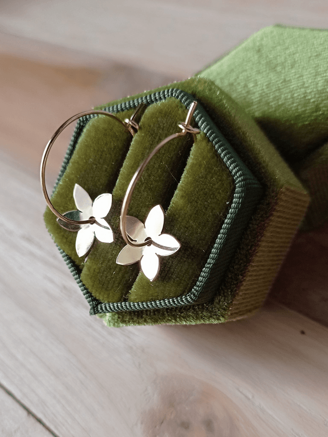  Boucles d&#039;oreilles créoles et petites fleurs - collection d&#039;été campagne